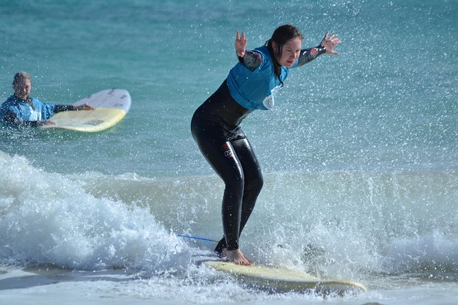 1 Day Surf Lesson Beginner - Coaching goals: from standing up to building real technique