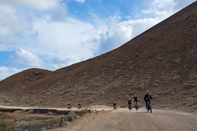 Barranco E Bike Tour in Corralejo North of Fuerteventura - Stop 5: Majanicho on-road return, village stop and easy momentum
