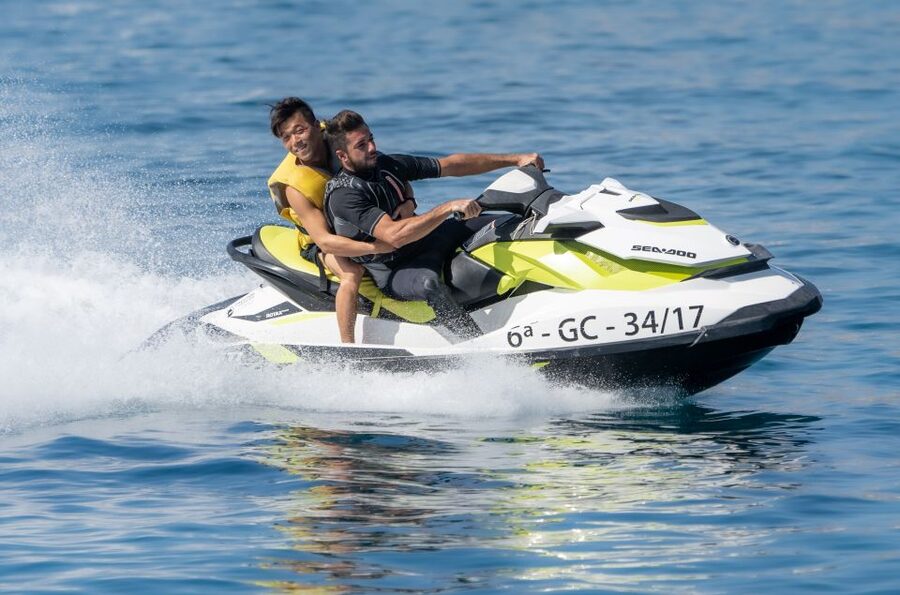 Caleta de Fuste: Jet Ski Circuit Experience - Who can drive: the 18+ rule and how it affects your group
