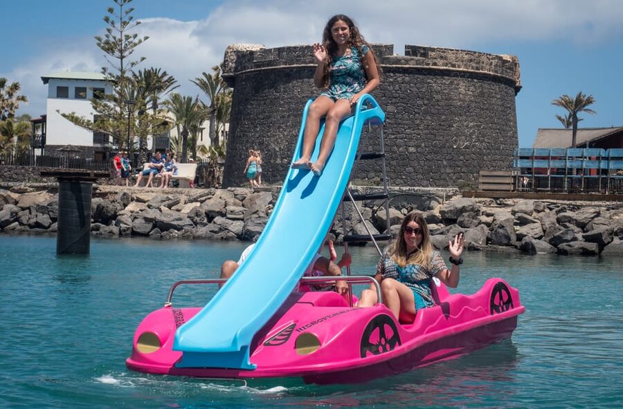 Caleta de Fuste: Pedalo with slide rental - Getting on the Pedalo at Castillo Port