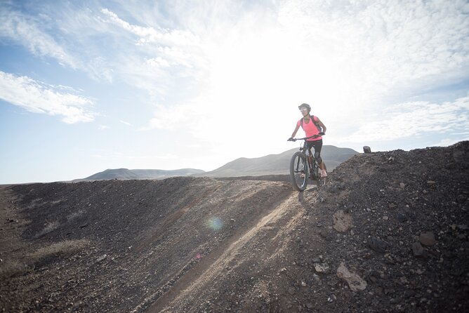 Coast to Coast PREMIUM eBike Tour; moderate level - 45 km - Lajares stop: resetting your energy and getting local context