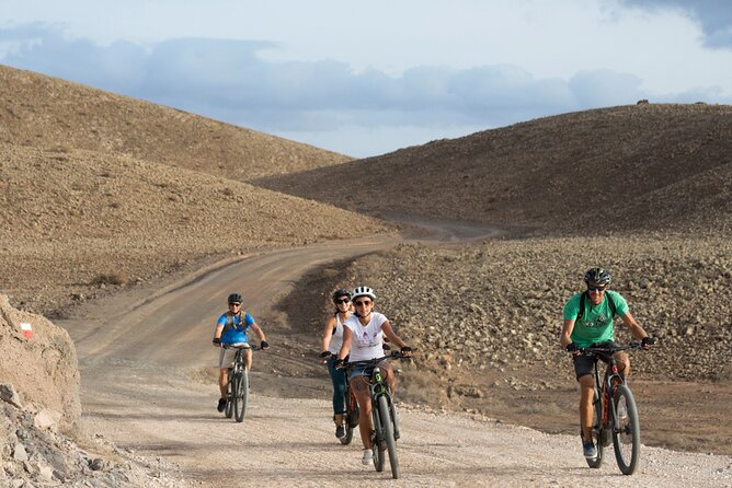 Coast to Coast PREMIUM eBike Tour; moderate level - 45 km - Entering Corralejo: your start point and how the ride gets rolling
