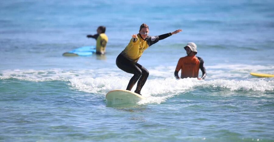 Corralejo: 1-Day Surf Lesson for Beginners - Your 4-hour flow: theory, warm-up, then your first rides