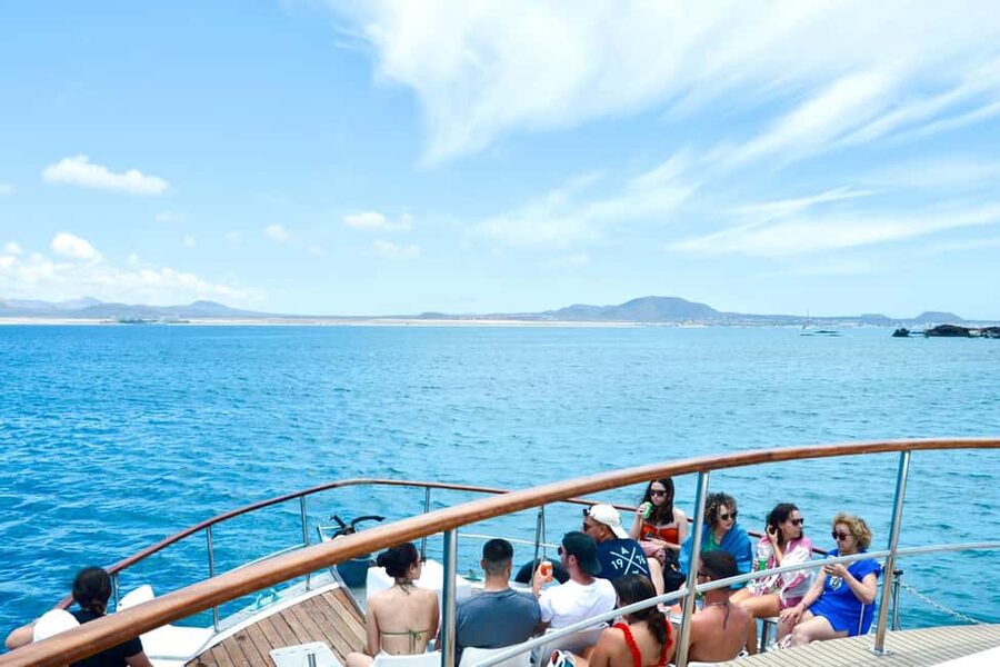 From Corralejo: Lobos Island Boat and Snorkel Activity - Corralejo to Isla de Lobos: why this day trip works