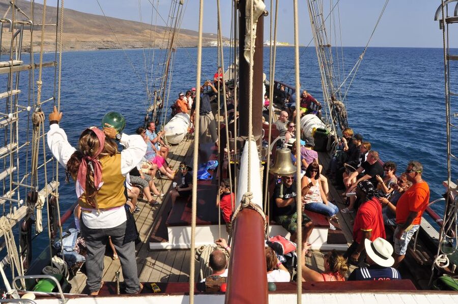 Fuerteventura: 4-Hour Pirate Sailing Adventure - Noon Is Lunch Time: Canarian Buffet and Vegetarian Planning