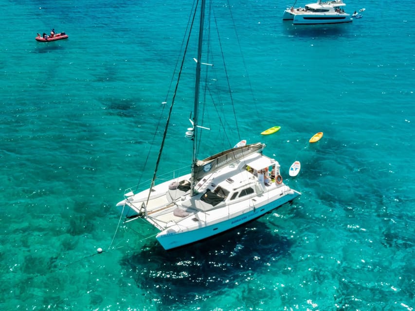 Fuerteventura : Catamaran excursion to Lobos Island - The Boat And Crew: Comfortable for Small Groups (Up To 12)