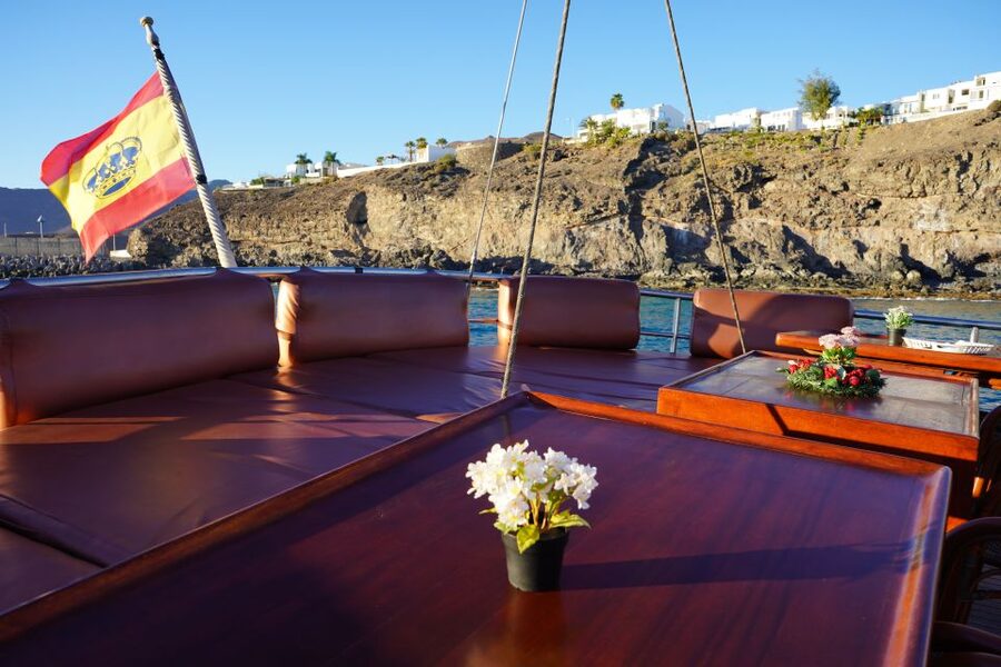 Fuerteventura: Exclusive Turkish Gulet Cruise with Lunch - Atmosphere and Music: Relaxed Sailing or a DJ-Forward Day?