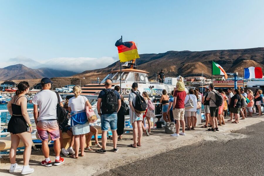 Fuerteventura: Glass Bottom Boat Cruise with Lunch & Drinks - Drinks On Board: Included Refreshments and Realistic Expectations
