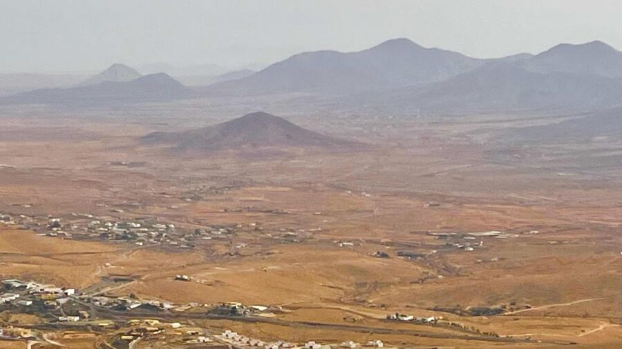 Fuerteventura: Island Highlights Guided VIP Sightseeing Tour - Playa de Sotavento de Jandía: surf beach views in the south
