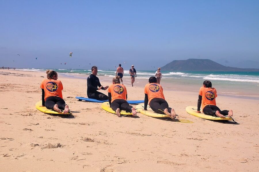 Fuerteventura: Learn to Surf Lesson - Shared Instruction vs Private Lessons: Getting the Right Amount of Attention