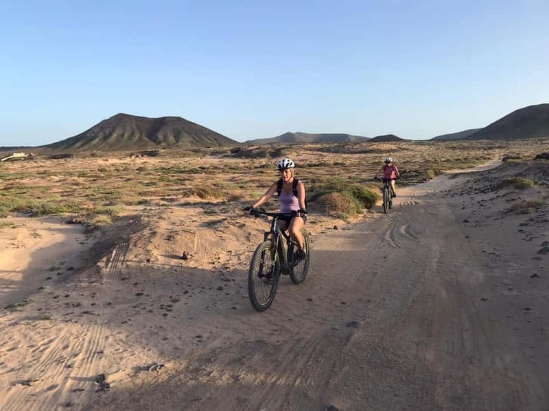 Fuerteventura North: PREMIUM E-bike guided tour - El Cotillo break (20 minutes): coast views give your legs a breather