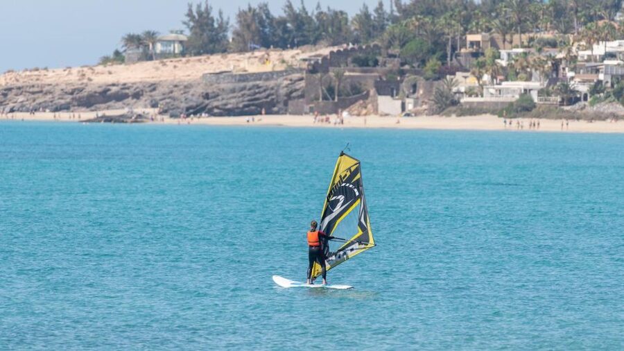 Fuerteventura: Windsurfing Taster in Costa Calma Bay! - Simulator theory at the beach: faster progress than guesswork
