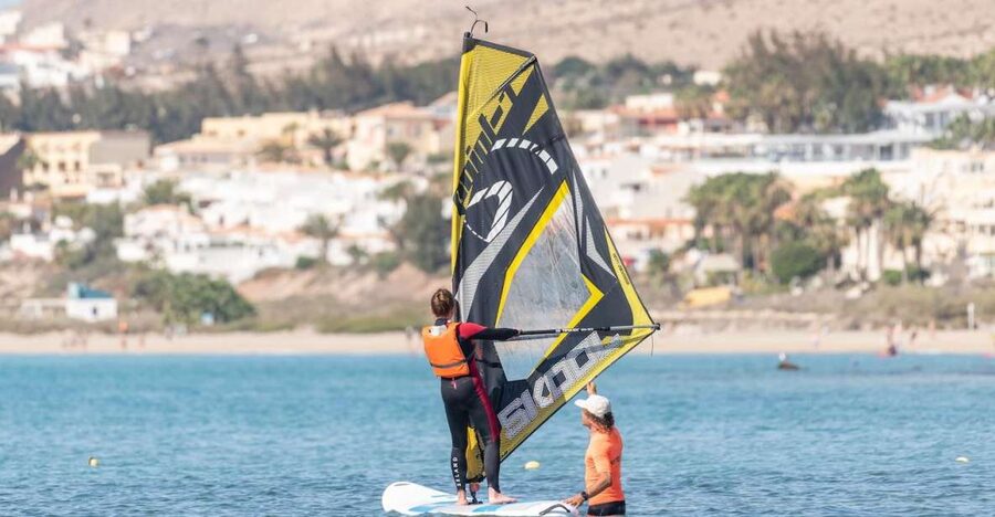 Fuerteventura: Windsurfing Taster in Costa Calma Bay! - Coach energy and the small-group advantage (up to 6 people)