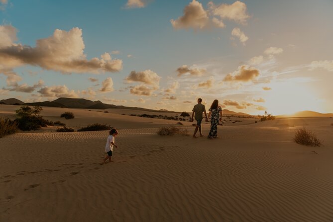 Fun and spontaneous family photoshoot - Corralejo Fuerteventura - Who should book this Corralejo family photoshoot?