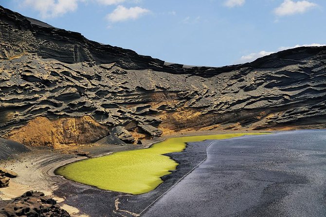 Lanzarote Volcano and Wine Region Tour from Fuerteventura - Yaiza aloe stop plus El Lago Verde crater photos