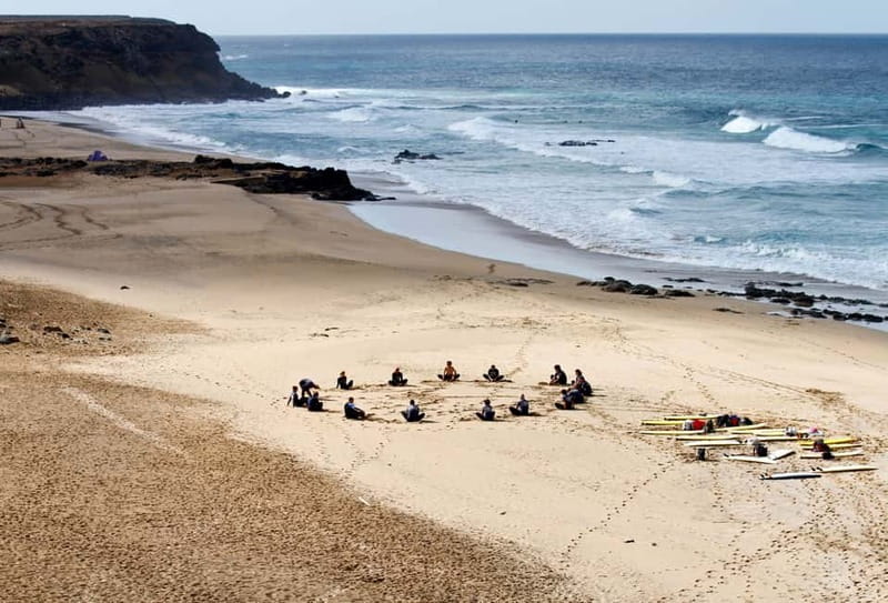 Learn to Surf in the north of Fuerteventura! - Theory on the sand that actually helps once you’re in knee-deep chaos