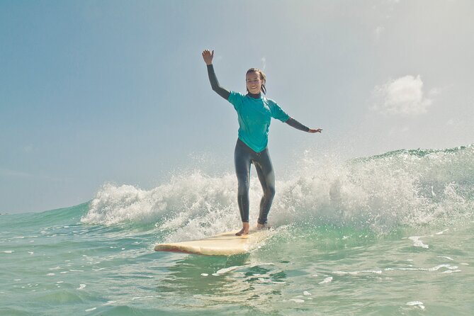 Learn to surf on the endless beaches in southern Fuerteventura - In-water coaching: what it looks like when instructors work