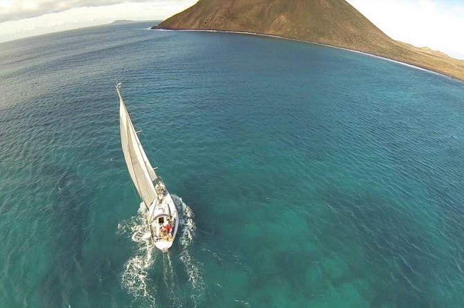 Private Boat Tour to Lobos Island from Corralejo - What lunch on deck is like (and what it isn’t)