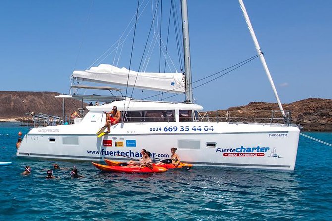 Private trips to Lobos Island in Catamaran Lagoon 421 - Getting on board: Fuertecharter in Corralejo and the first impression