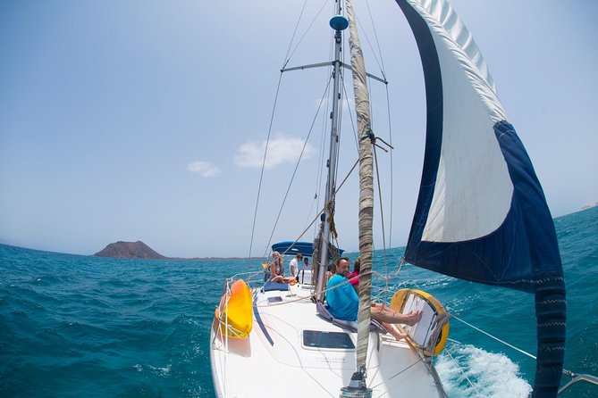 Sailing tour around the Lobos Island Natural Park / 4h - How the 4 hours actually play out (and why that timing is smart)