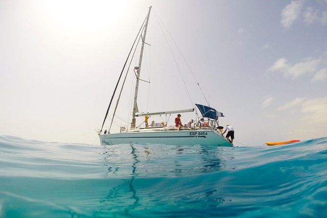 Sailing tour around the Lobos Island Natural Park / 4h - Isla de Lobos anchor time: snorkel, kayak, and SUP without the rush