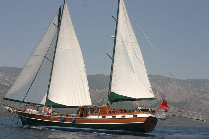 South Fuerteventura VIP Cruise on board a Turkish Gulet - Lunch and Local Wine: A VIP Perk That’s More Than Just Fuel