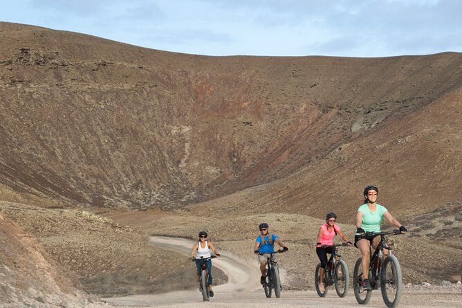 Volcanic Discovery PREMIUM eBike Tour: 35 km - The Calderon Hondo Volcano Stop (and the Short Hike Up)