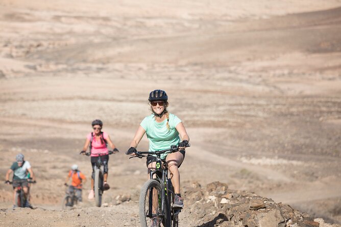 Volcanic Discovery PREMIUM eBike Tour: 35 km - Meet-Up in Corralejo: The Easy Start You’ll Appreciate
