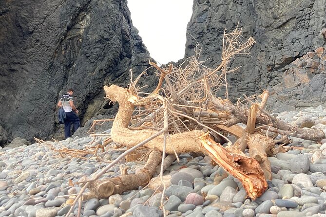 Wild coast nature experience and legends - Las Peñitas gorge: climbing toward the Virgen de la Peña
